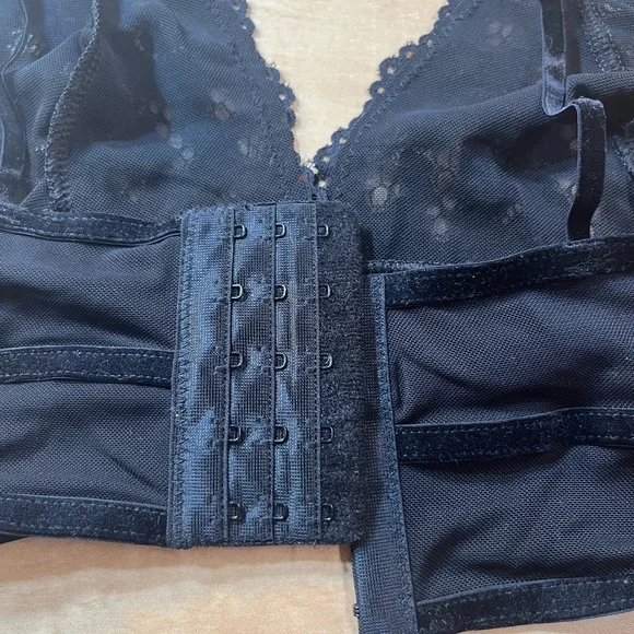 Rene Rofe Black Lace Bralette lingerie Medium NWT 
Unpadded 
Style/color: B8624 - Picture 11 of 11